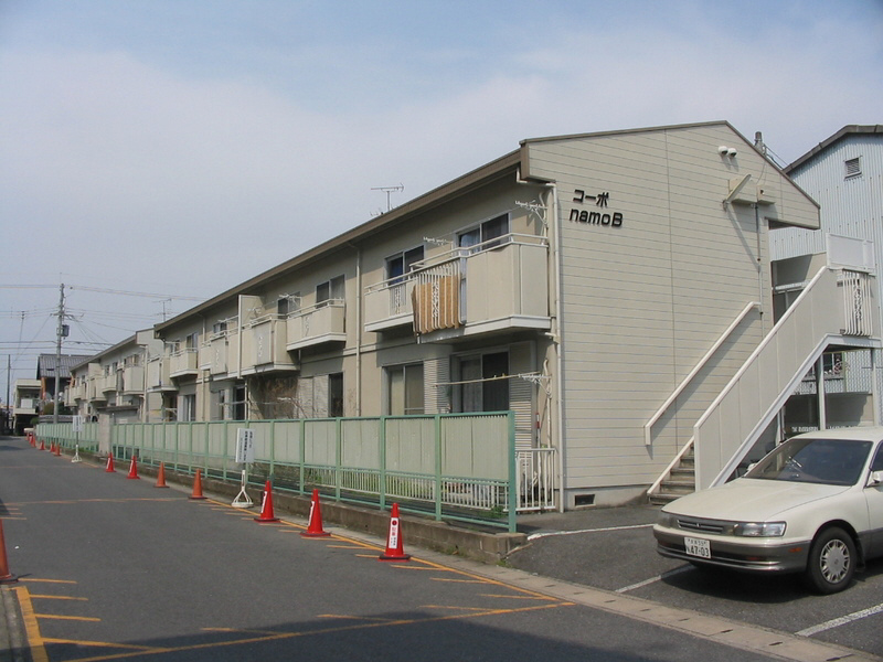 【天理市勾田町のアパートの建物外観】