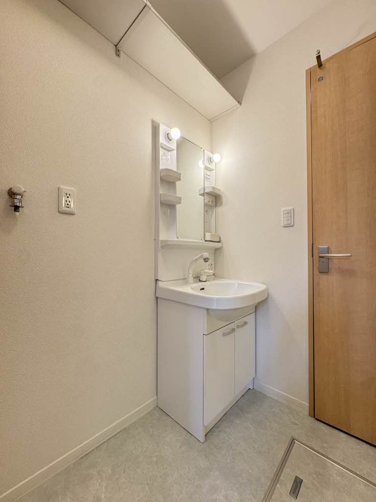 洗面設備　スペースが確保できる洗面所です