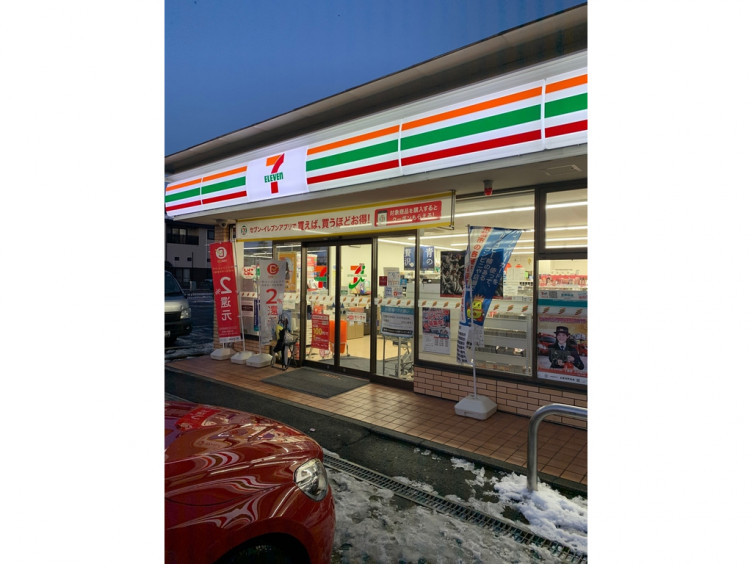 コンビニ　セブンイレブン東根神町中央2丁目店（コンビニ）まで305m