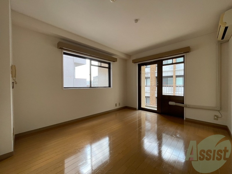 居室・リビング　洋室はこちらになります。角部屋なので採光抜群ですね。