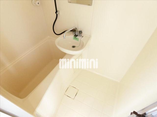 バス・シャワールーム　洗面がついたバスルームです。