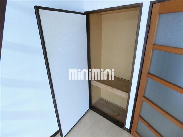 収納　収納は二段式なので用途別に仕切ることができます。