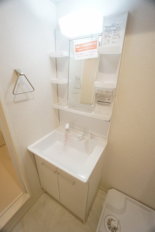 洗面設備　洗面スペースも十分広さがあります。