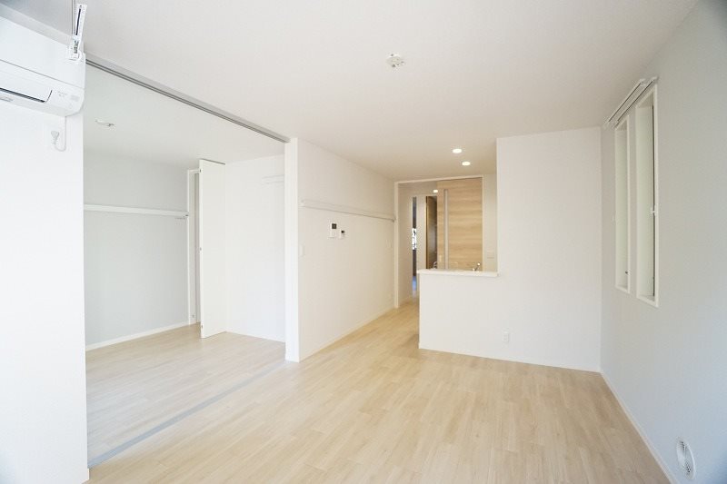 居室・リビング　ご家族との会話が弾むカウンター付き対面式キッチン。