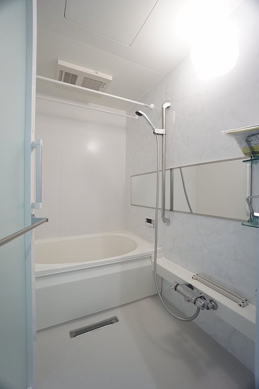 バス・シャワールーム　天候や花粉に左右されず、いつでもお洗濯ができる浴室乾燥付！