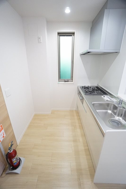 キッチン　窓付きキッチンで明るく換気も出来ます。