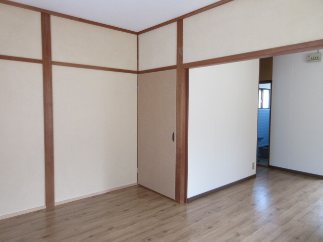 女布83-2 貸家の居間写真