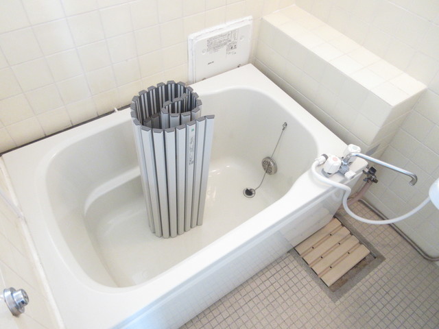 バス・シャワールーム　バスルームはこちらです。