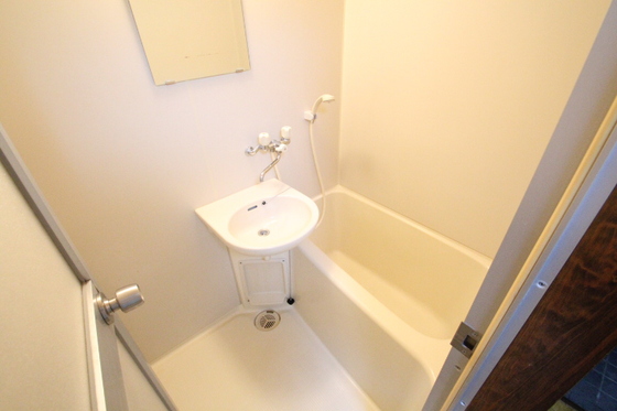 バス・シャワールーム　※別の部屋の写真です