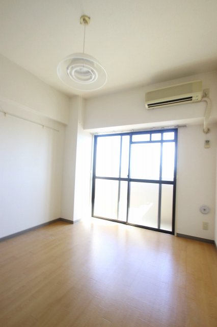 居室・リビング　別号室の写真です