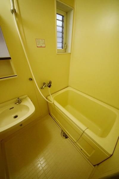 バス・シャワールーム　★窓付きお風呂★