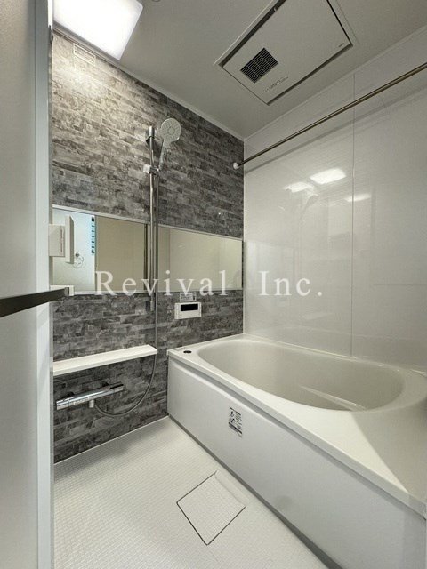 バス・シャワールーム　清潔感あるバスルームです