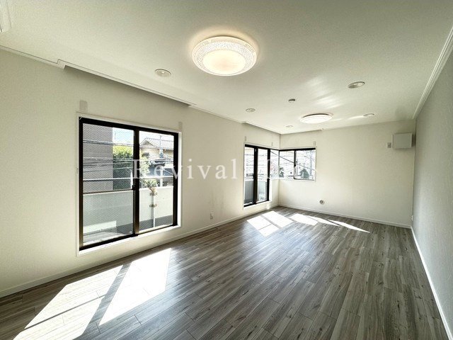 居室・リビング　綺麗にリノベされたリビング空間でございます(別部屋参考画像）