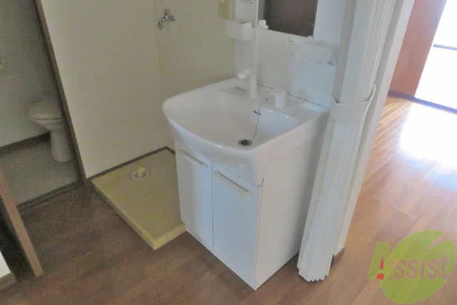 洗面設備　洗面台は独立しています。朝の身支度はこちらでどうぞ～