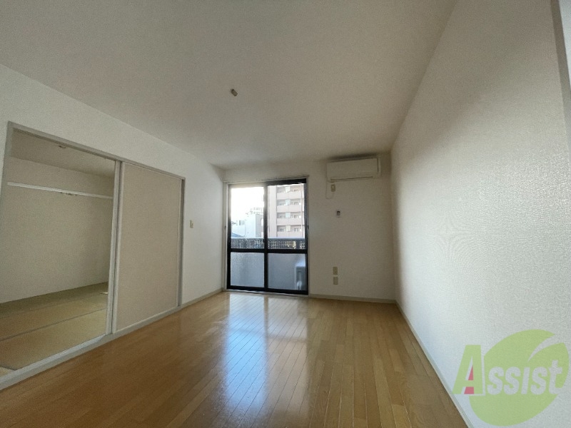 居室・リビング　陽当たりが良く、広々として過ごしやすそうです。