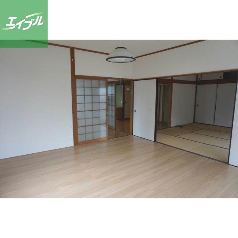 居室・リビング　※別号室の写真になります。