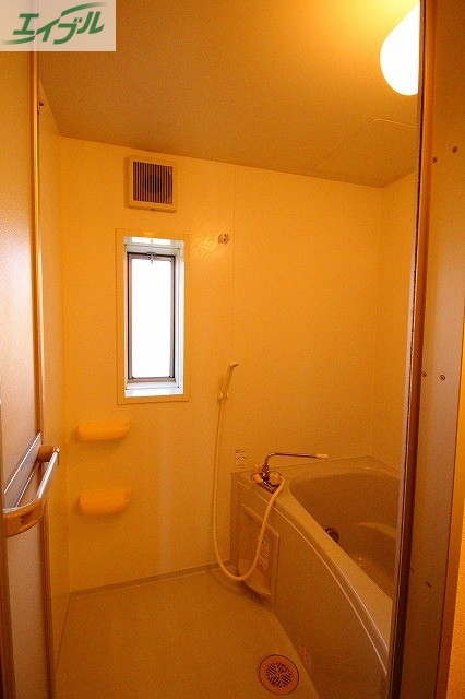 バス・シャワールーム　同物件別部屋の写真です