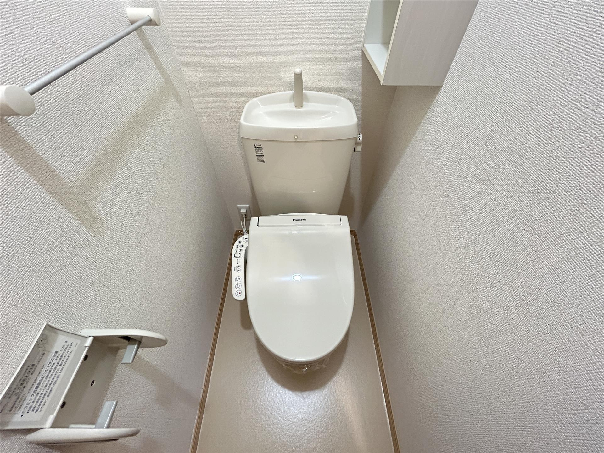 トイレ　温水洗浄暖房便座付トイレ