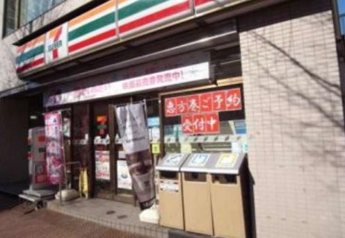 コンビニ　セブンイレブン文京本郷4丁目店（コンビニ）まで182m