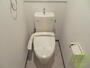 トイレ　ウォシュレット機能がついたトイレです。安心して使用できますね