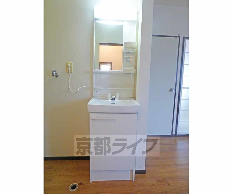 洗面設備　洗面所になります。