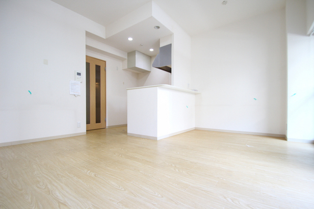 居室・リビング　※同号室の別階のお写真です