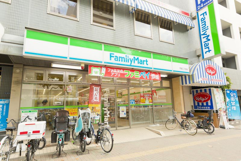 コンビニ　ファミリーマート 月島二丁目店（コンビニ）まで123m