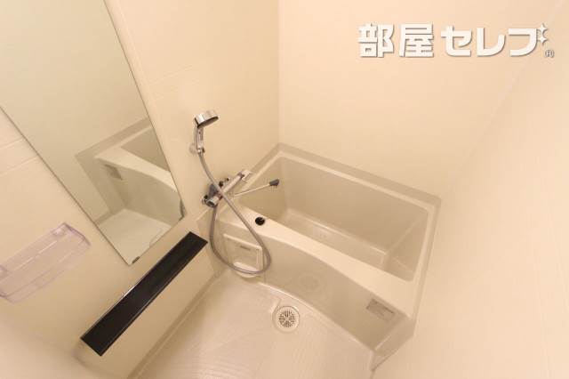 バス・シャワールーム　４０２号室の写真になります。