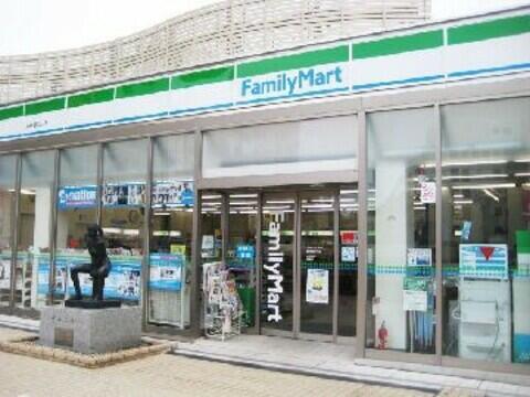 コンビニ　ファミリーマート水戸駅前店（コンビニ）まで263m