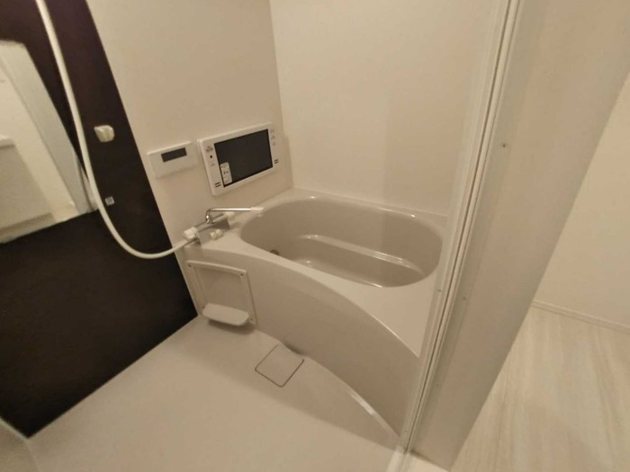 バス・シャワールーム　コンパクトで使いやすいお風呂です