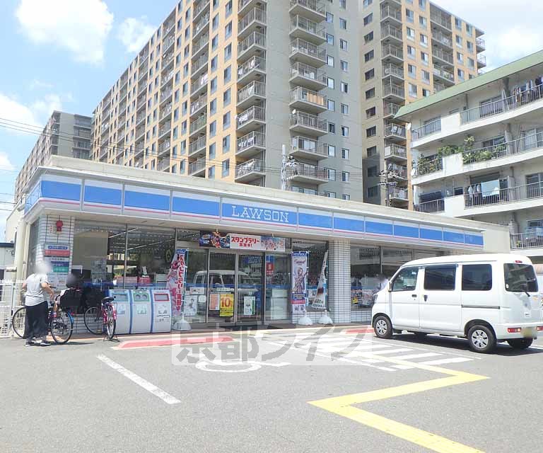 コンビニ　ローソン 枚方楠葉花園町店（コンビニ）まで595m