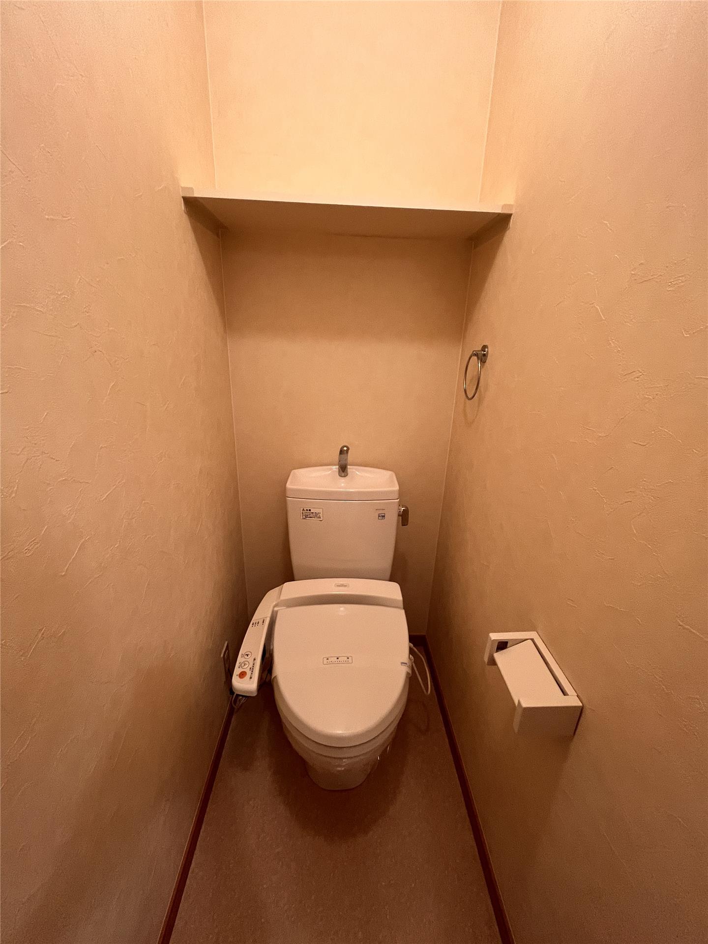 トイレ　写真は別部屋です。