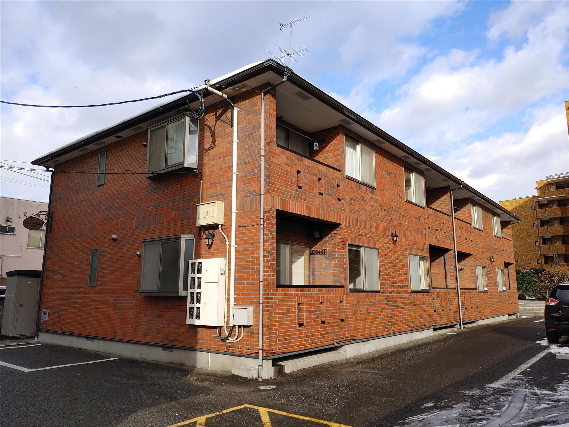 建物外観　レンガ調タイルがアクセントの物件