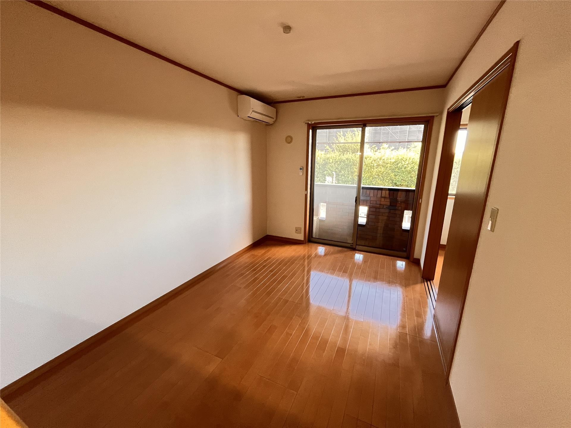 居室・リビング　写真は別部屋です。