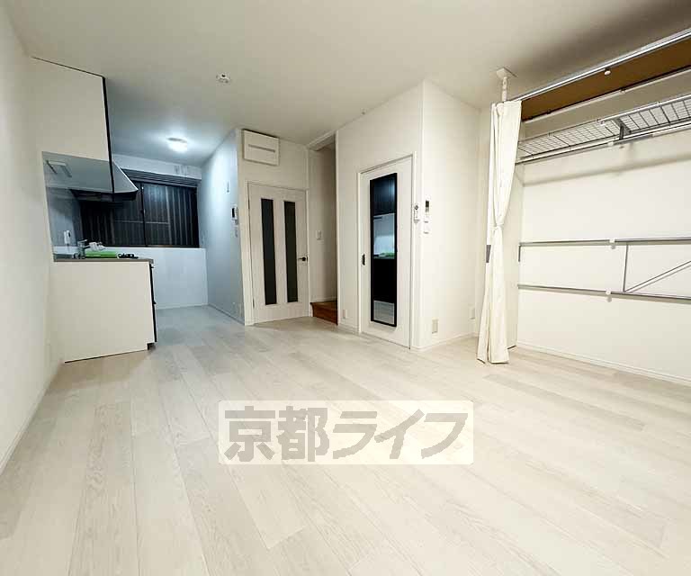 居室・リビング　落ち着いた雰囲気のお部屋です