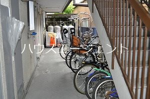 その他共有部分　建物内に駐輪スペースあるので安心ですね！