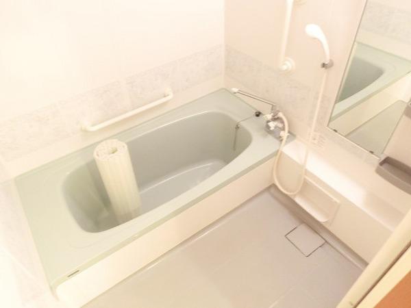 バス・シャワールーム　浴室乾燥機付き広々バスルーム！