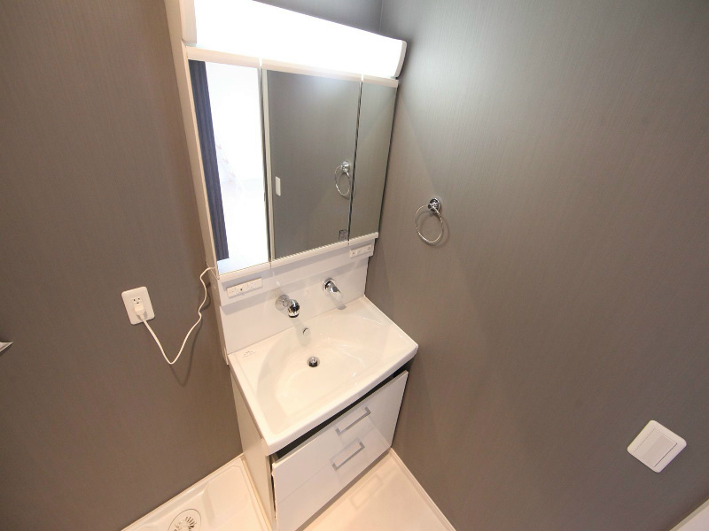 洗面設備　脱衣所　独立洗面台（シャンプードレッサー）洗濯機用意できます