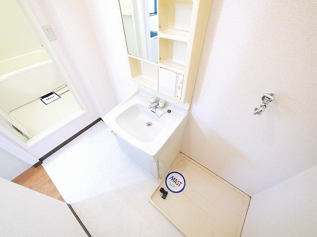 洗面設備　洗濯機が室内に置けます