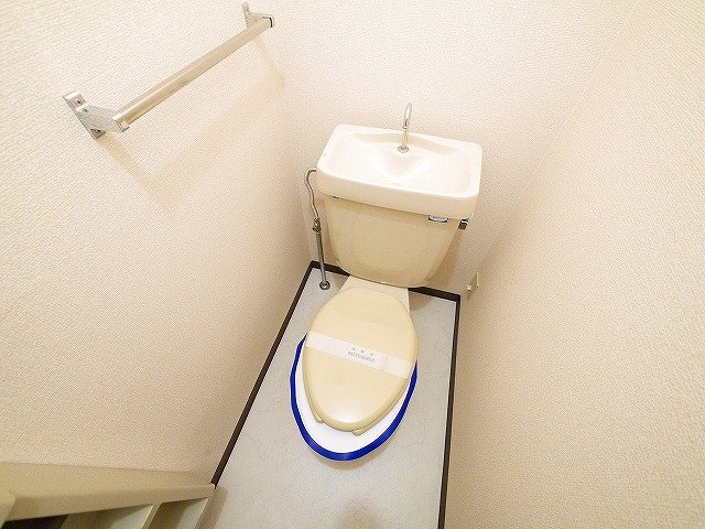 トイレ　ペーパーホルダーがあって便利です