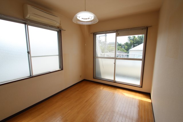 居室・リビング　※同建物ほかのお部屋の写真です。