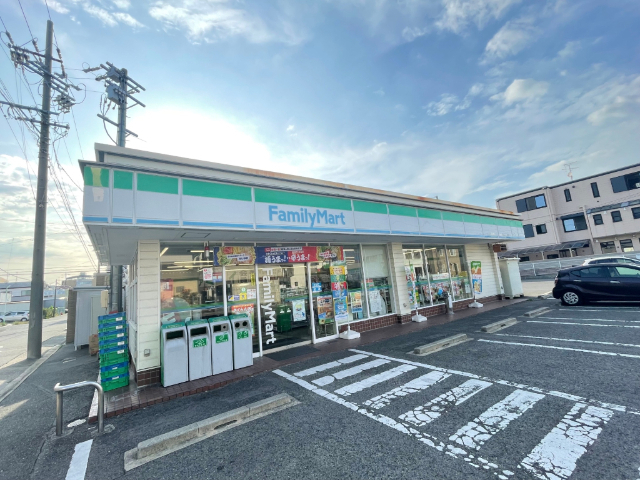 コンビニ　ファミリーマート（コンビニ）まで60m