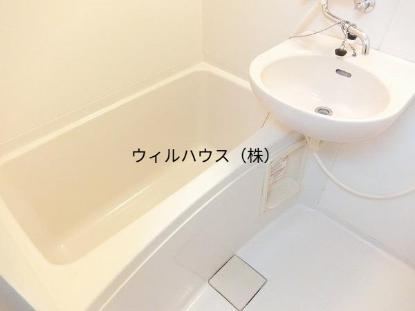 バス・シャワールーム　キレイにリフォームされています！