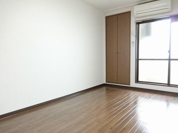 居室・リビング　広々とした洋室！