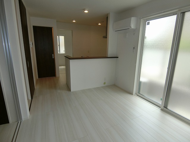 居室・リビング　【小学校】上甲子園小学校まで215ｍ