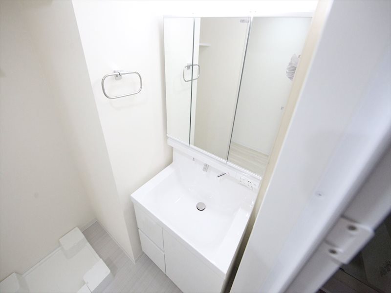 洗面設備　脱衣所　独立洗面台（シャンプードレッサー付）