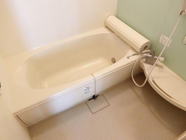 バス・シャワールーム　追い焚き機能付きバス！