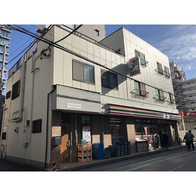 その他　隣はコンビニエンスストア