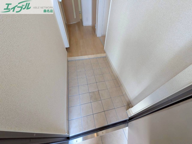 玄関　同物件別室反転タイプ画像