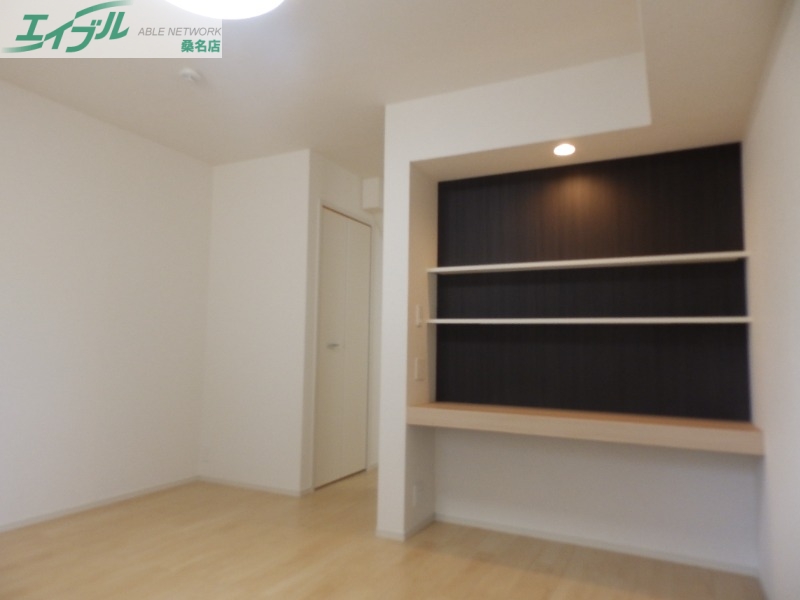 居室・リビング　同物件別室反転タイプ画像